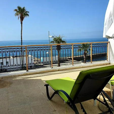 Poseidon 51 - Beachfront Two Bedroom Apartamento