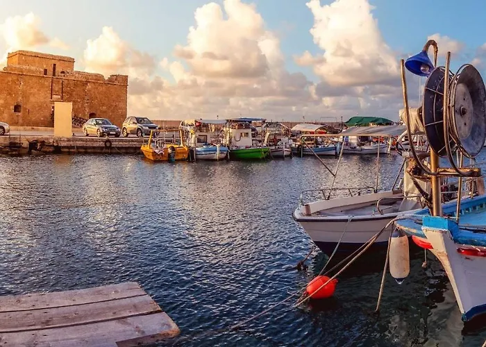 Poseidon 51 - Beachfront Two Bedroom Appartement *