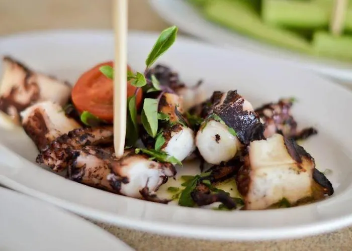 Poseidon 51 - Beachfront Two Bedroom * パ フォス