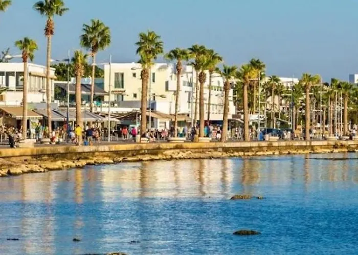 Poseidon 51 - Beachfront Two Bedroom *