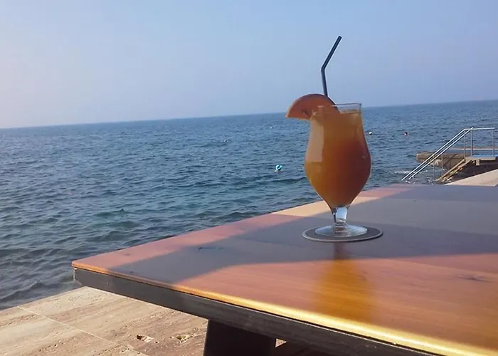 Poseidon 51 - Beachfront Two Bedroom *