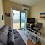 Poseidon 51 - Beachfront Two Bedroom * 파포스