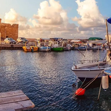 Poseidon 51 - Beachfront Two Bedroom Appartement *