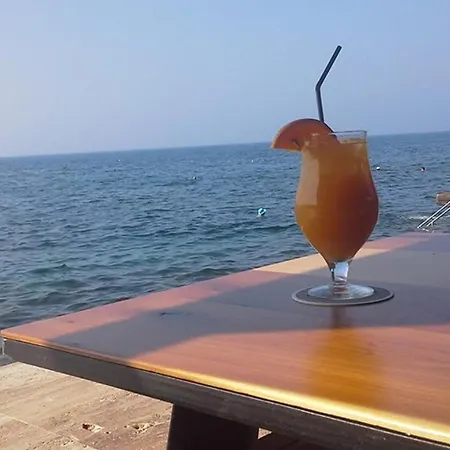 Poseidon 51 - Beachfront Two Bedroom *