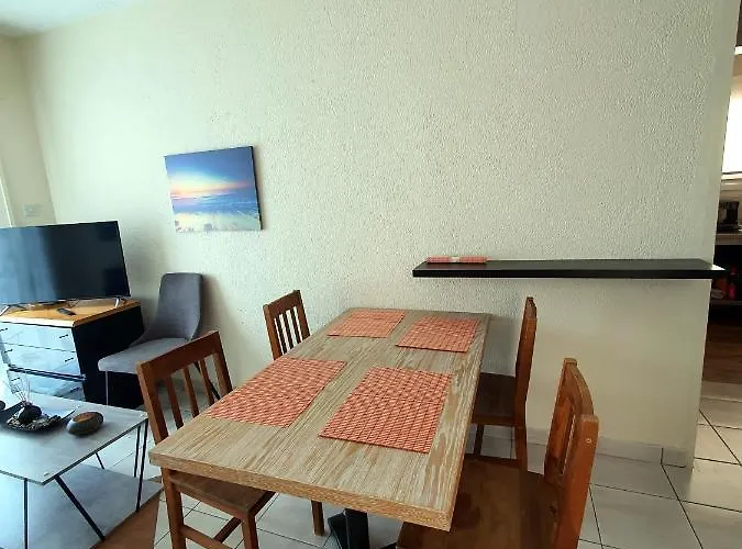 Poseidon 51 - Beachfront Two Bedroom 아파트 *