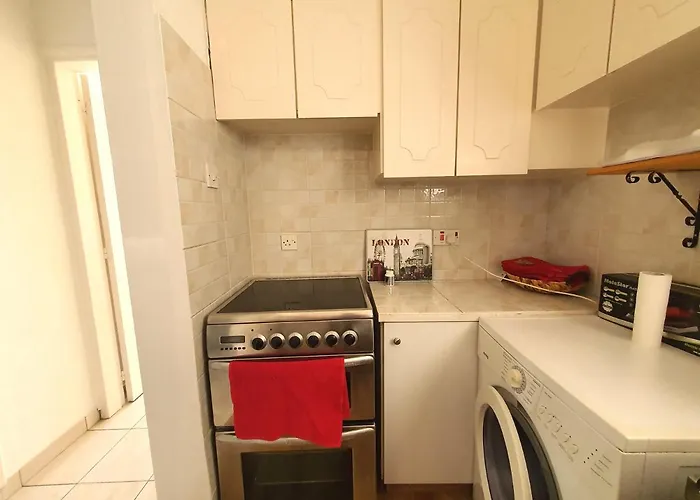 Poseidon 51 - Beachfront Two Bedroom 아파트 *