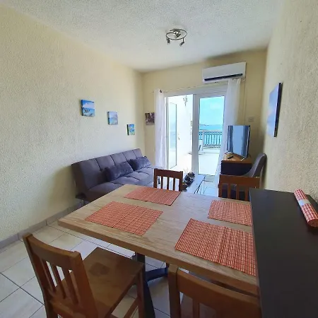 Apartament Poseidon 51 - Beachfront Two Bedroom Pafos