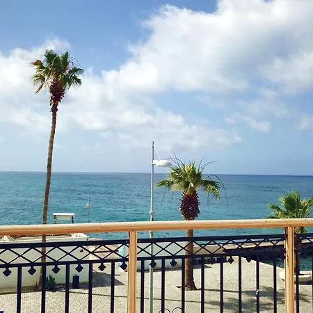 Poseidon 51 - Beachfront Two Bedroom *