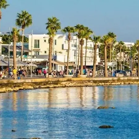 Poseidon 51 - Beachfront Two Bedroom *