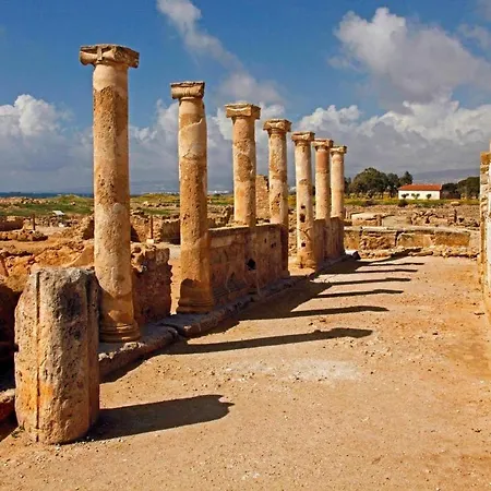 Poseidon 51 - Beachfront Two Bedroom Apartman Paphos